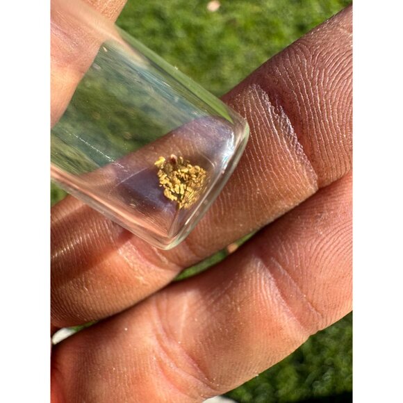 0.10 grams of Alaska Gold Flakes in Jar - Picture 6 of 9